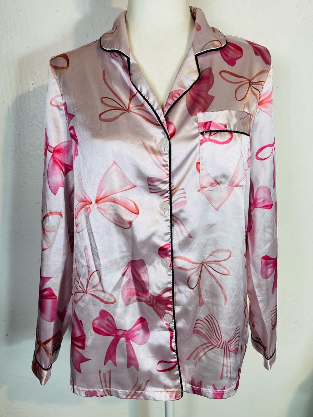 Women's Size Medium M Pink Bow Print Pajama Top Shirt Long Sleeve Button Down